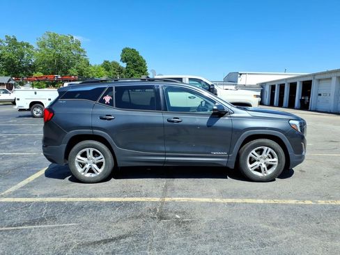 Used 2018 GMC Terrain SLE w/ Driver Convenience Package FWD image 2