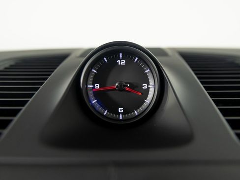 Certified 2023 Porsche Cayenne Platinum Edition image 25