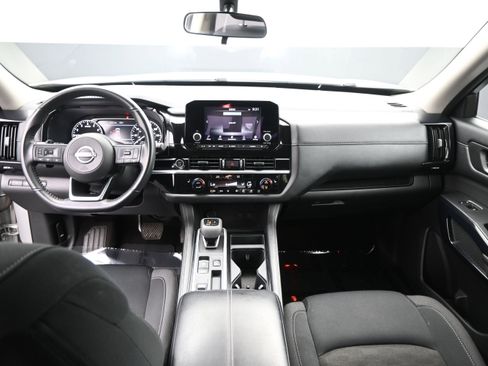 Used 2024 Nissan Pathfinder SV FWD image 19