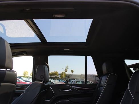 Used 2023 Cadillac Escalade Premium Luxury AWD/4WD image 38