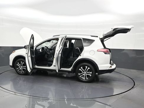 Used 2018 Toyota RAV4 LE FWD image 34