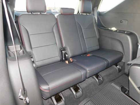 New 2026 Chevrolet Traverse RS w/ LPO, Floor Liner Package FWD image 34