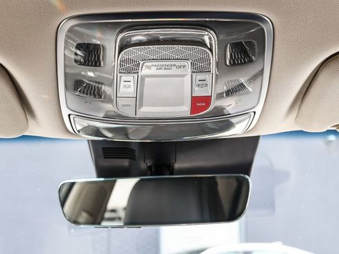 Used 2025 Genesis GV70 2.5T AWD/4WD image 17