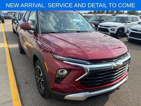 Used 2024 Chevrolet TrailBlazer LT w/ LT Cold Weather Package FWD image 5