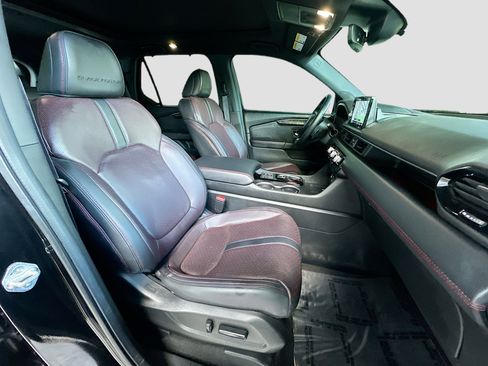 Used 2025 Honda Pilot Black Edition image 31