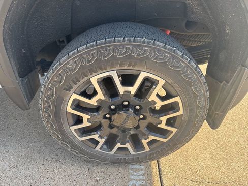 Used 2024 GMC Sierra 2500 AT4 w/ AT4 Premium Plus Package image 5