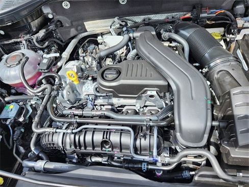 New 2025 Volkswagen Taos SE image 27