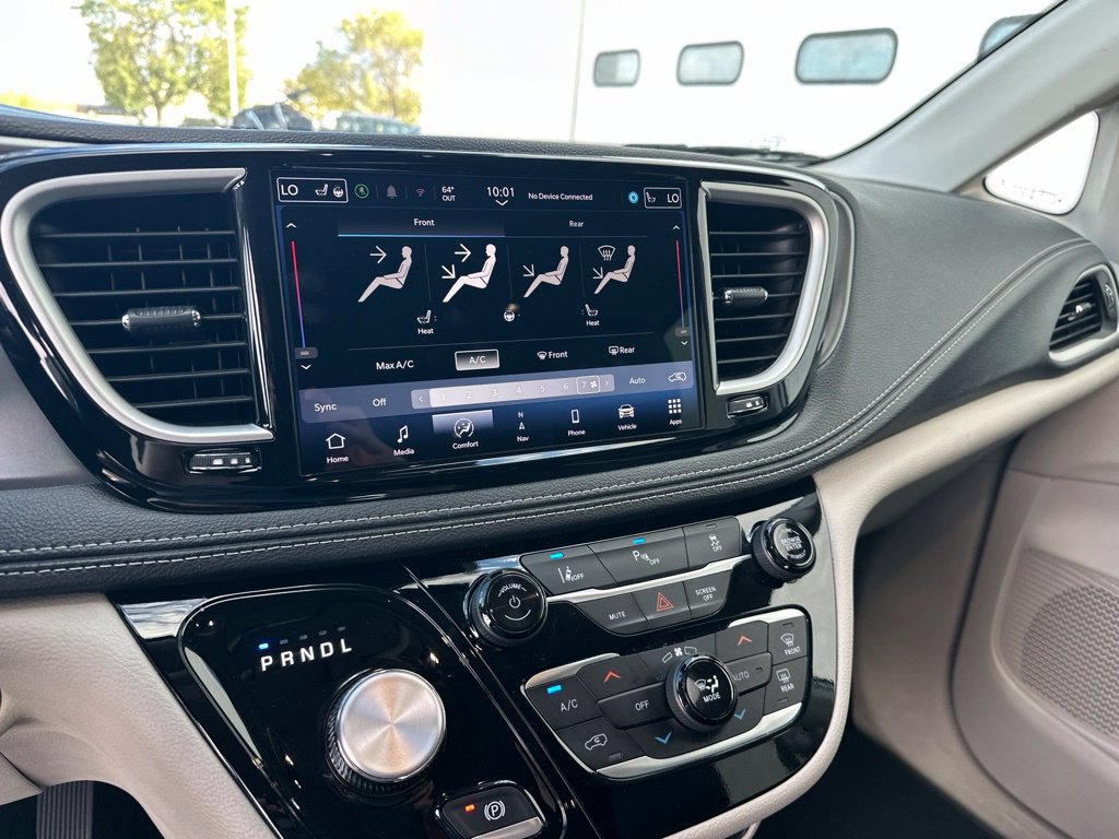 Used 2024 Chrysler Pacifica Limited FWD image 12