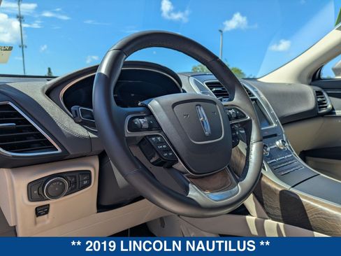 Used 2019 Lincoln Nautilus Select w/ Class II Trailer Tow Package FWD image 30