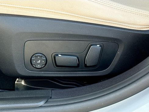 Used 2024 BMW 330i Sedan w/ M Sport Package RWD image 24