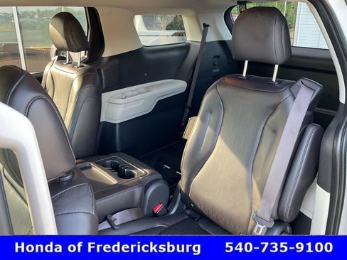 Used 2024 Kia Carnival LX FWD image 28