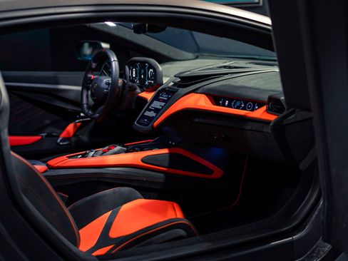 Used 2025 Lamborghini Revuelto AWD/4WD image 12