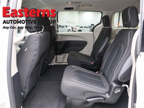 Used 2022 Chrysler Voyager LX image 21