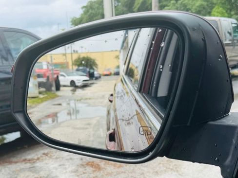 Used 2019 Toyota Highlander LE image 19