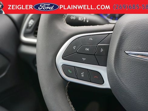 Used 2025 Chrysler Pacifica Select FWD image 25