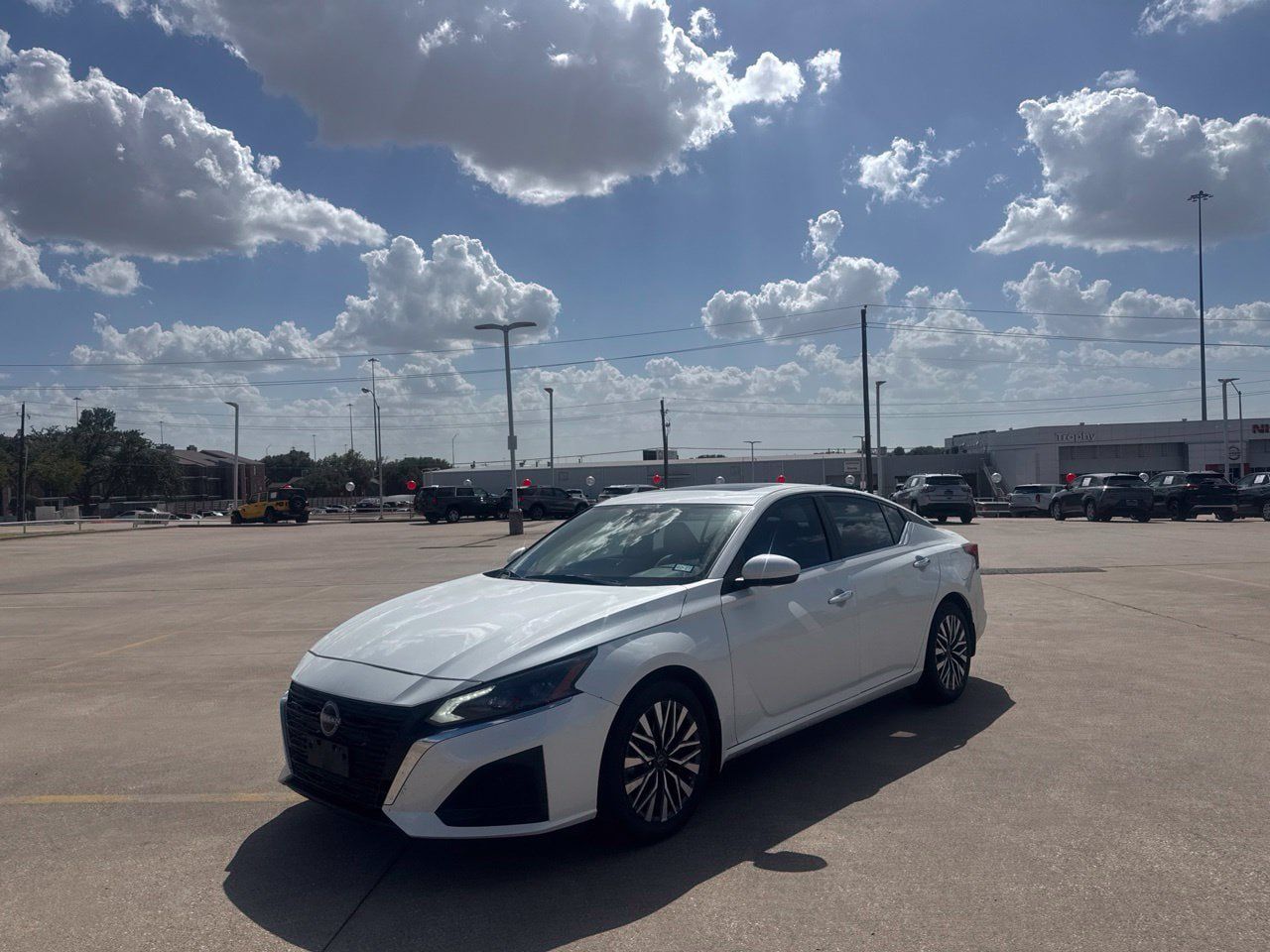 Certified 2024 Nissan Altima 2.5 SV w/ SV Premium Package FWD image 9