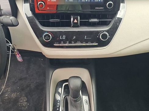 Used 2022 Toyota Corolla LE image 17