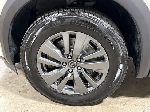 Used 2024 Nissan Pathfinder SV image 26