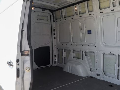 Used 2025 Mercedes-Benz Sprinter 2500 image 11