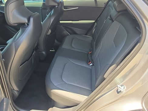 New 2026 Kia Niro FWD image 17
