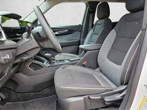 Used 2025 Chevrolet TrailBlazer LT AWD/4WD image 15