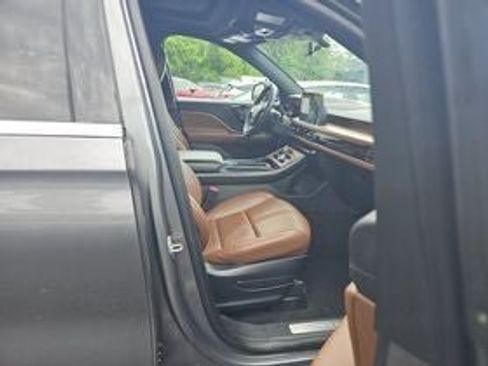 Used 2021 Lincoln Aviator Reserve w/ Equipment Group 201A AWD/4WD image 7