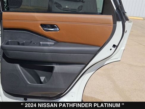 Used 2024 Nissan Pathfinder Platinum image 31