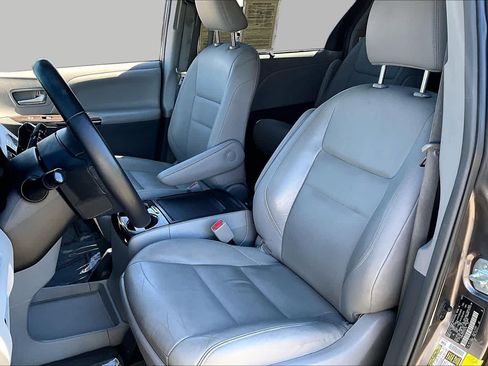Used 2015 Toyota Sienna XLE Premium AWD/4WD image 7