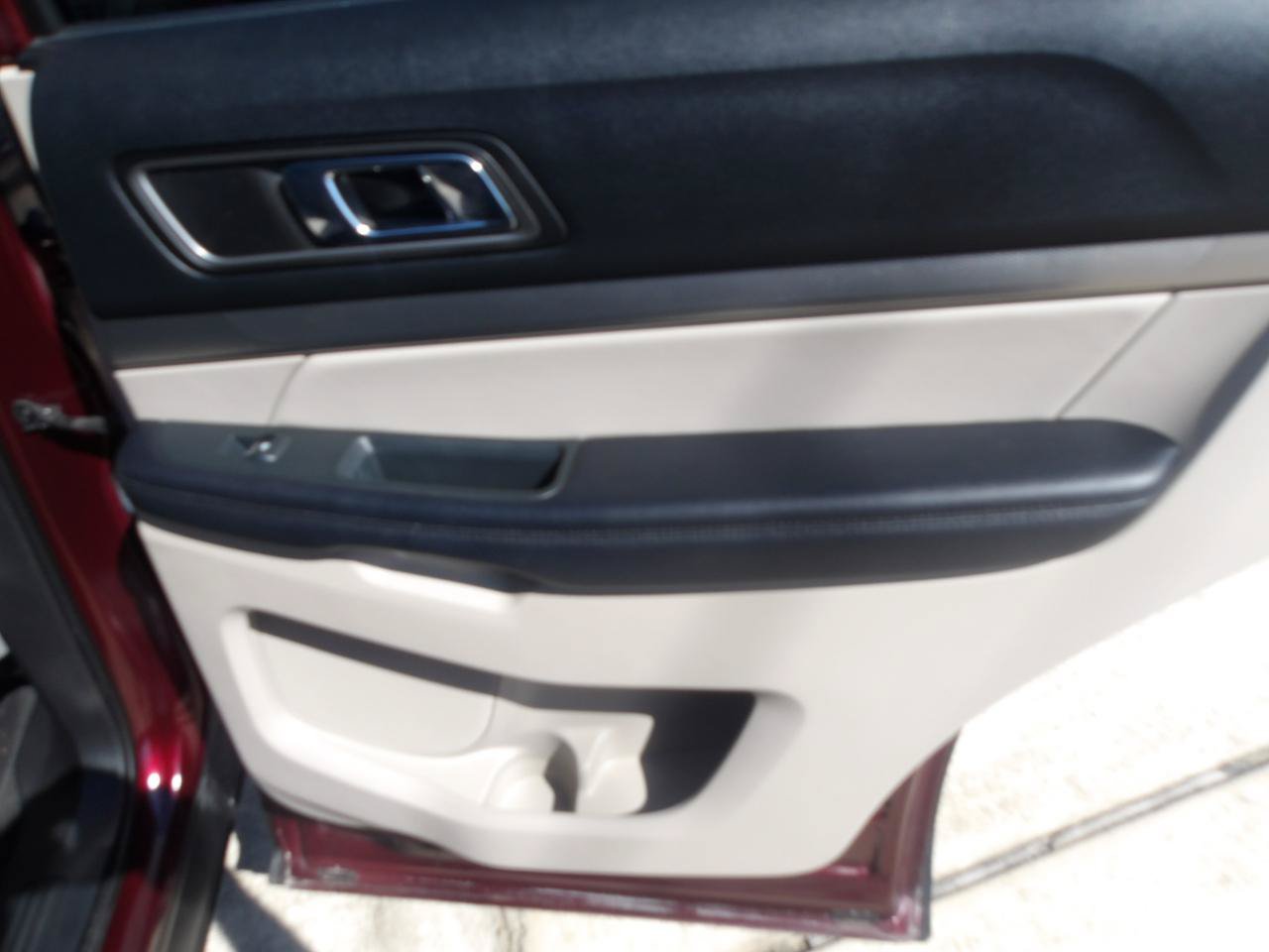Used 2018 Ford Explorer XLT FWD image 7