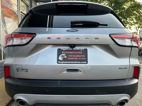 Used 2021 Ford Escape SE w/ Cold Weather Package image 4