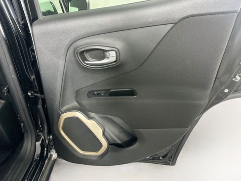 Used 2017 Jeep Renegade Latitude w/ Safety & Security Group (ALP) AWD/4WD image 27
