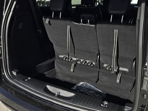 New 2026 Chrysler Pacifica Limited w/ S Appearance Package FWD image 9