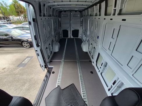 Used 2025 Mercedes-Benz Sprinter 2500 image 15