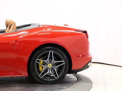 Used 2015 Ferrari California T image 10