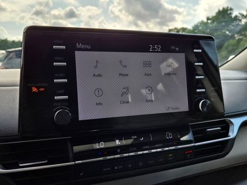 Used 2023 Toyota Sienna XLE FWD image 23