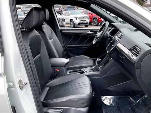 Used 2022 Volkswagen Tiguan SE R-Line image 9