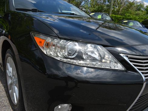 Used 2014 Lexus ES 300h w/ Premium Package w/Bamboo Trim FWD image 37