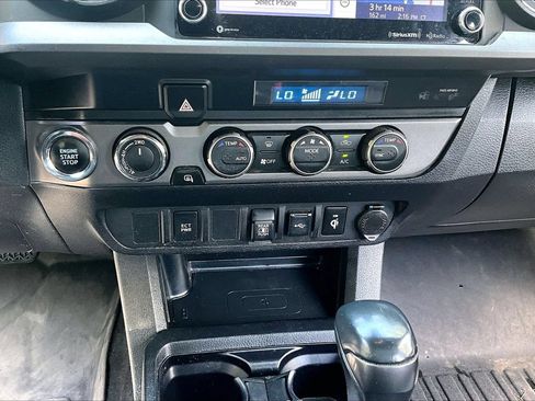 Used 2022 Toyota Tacoma TRD Sport AWD/4WD image 25
