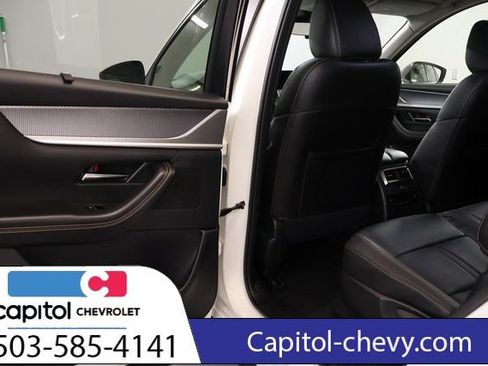 Used 2026 MAZDA CX-70 3.3 Turbo w/ Preferred Package AWD/4WD image 31
