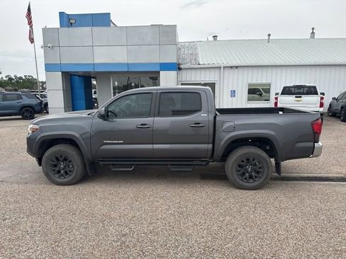 Used 2021 Toyota Tacoma SR5 RWD image 9