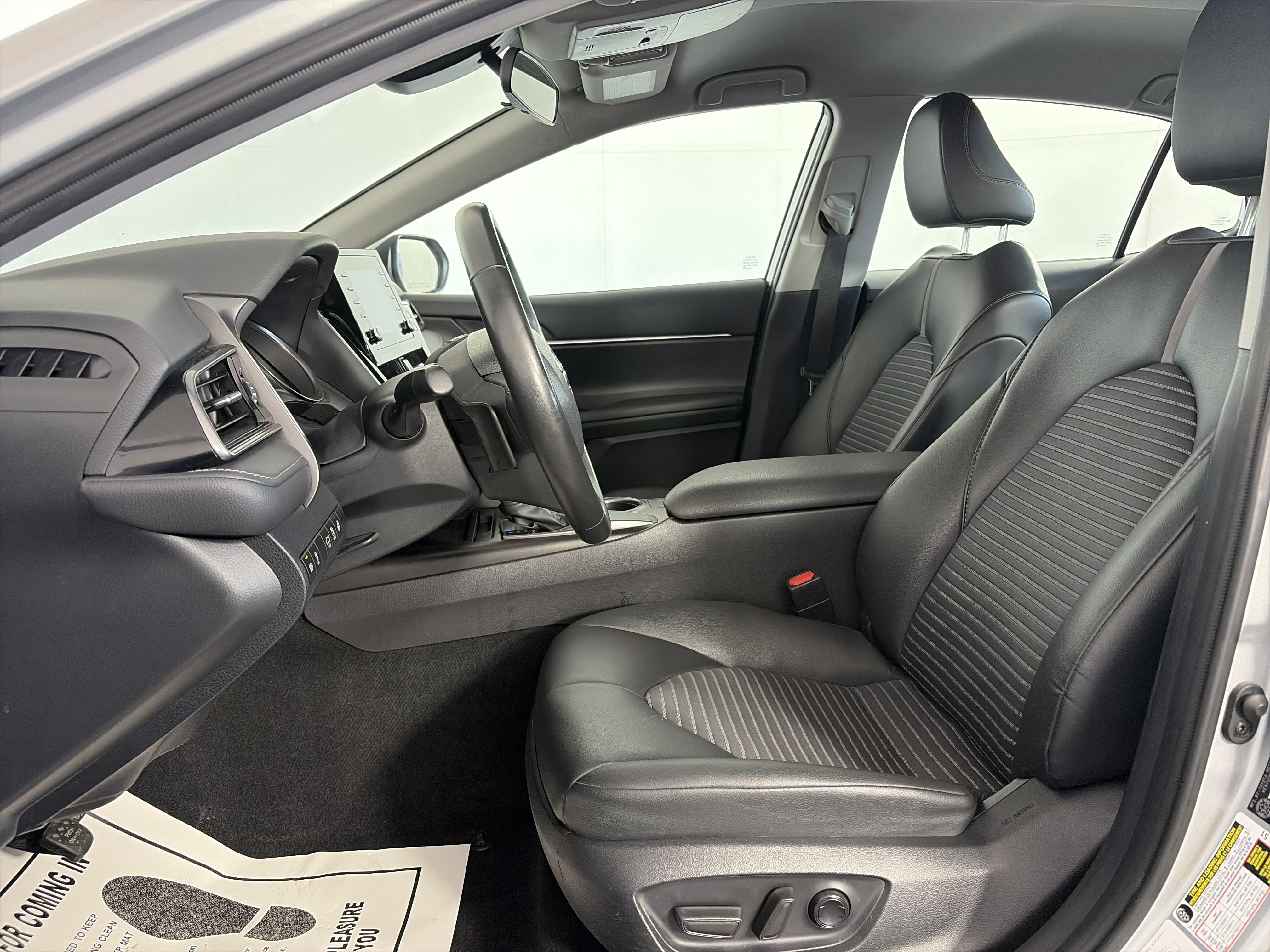 Used 2024 Toyota Camry SE FWD image 6