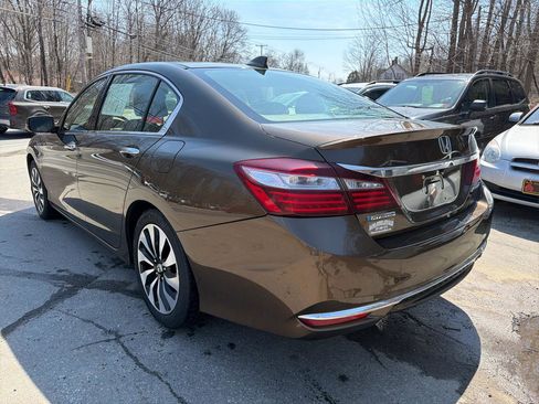 Used 2017 Honda Accord Hybrid Sedan image 3
