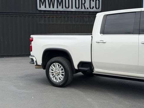 Used 2023 Chevrolet Silverado 3500 High Country w/ Z71 Off-Road Package AWD/4WD image 4