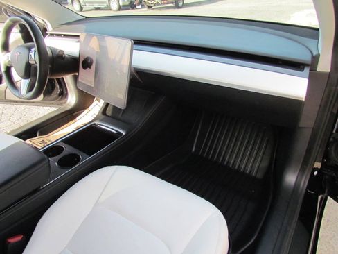 Used 2021 Tesla Model 3 Standard Range Plus RWD image 15