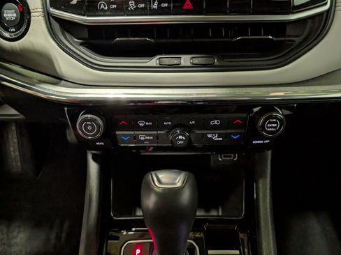 Used 2022 Jeep Compass Limited image 21