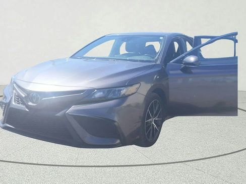 Used 2022 Toyota Camry SE FWD image 10