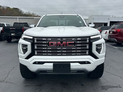Used 2025 GMC Canyon Denali image 3