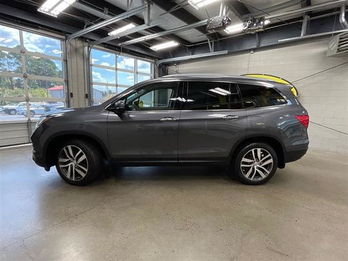 Used 2017 Honda Pilot Elite image 2