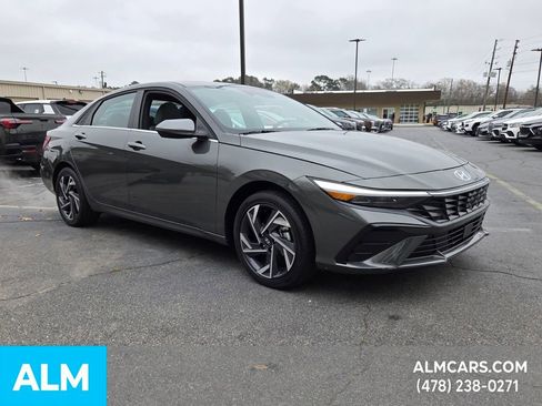 Used 2025 Hyundai Elantra Limited image 15