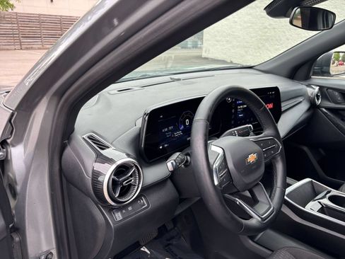 Used 2025 Chevrolet Equinox LT FWD image 30